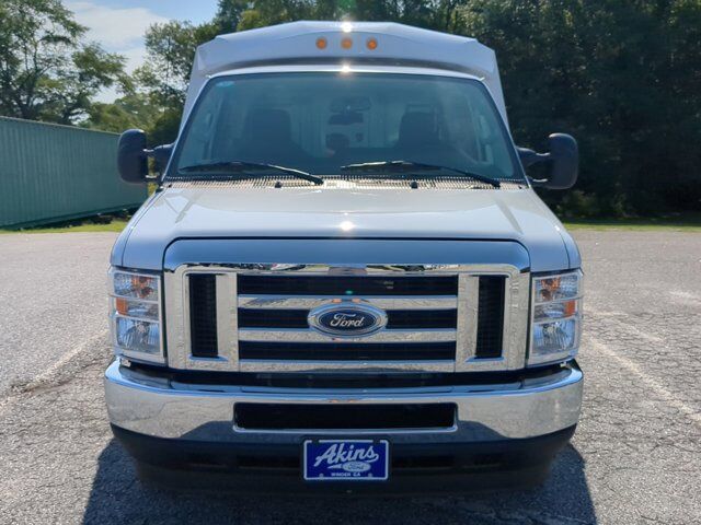 2025 Ford E-Series Cutaway E350 DRW Winder GA
