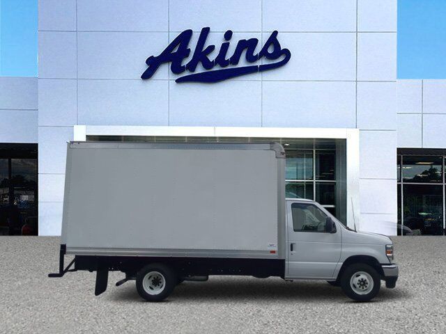 2025 Ford E-Series Cutaway E350 DRW