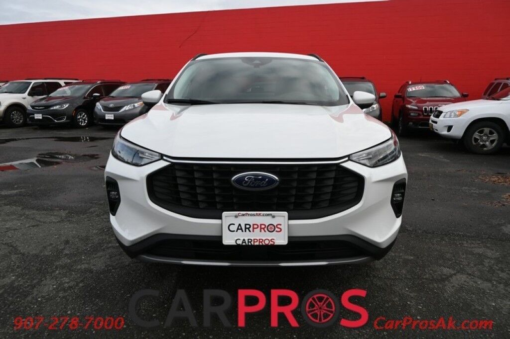 2025 Ford Escape Hybrid - 2.5L - Keyless Entry - Poweer Windows & Door Locks - Navigation - Bluetooth - Push To Start - Remote Start - Blind Spot Monitoring