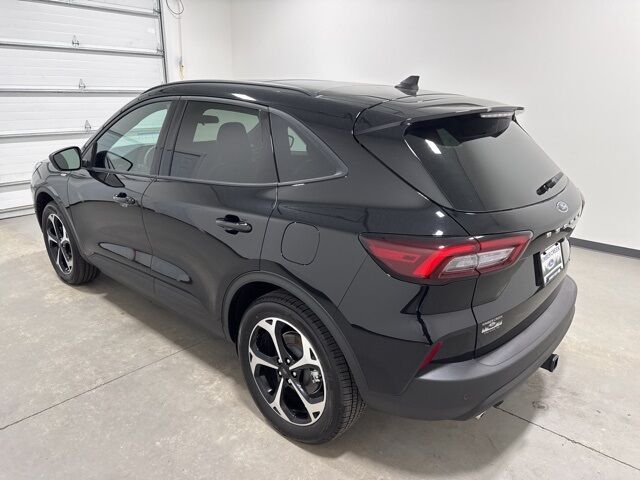 2025 Ford Escape ST-Line Select Pine River MN