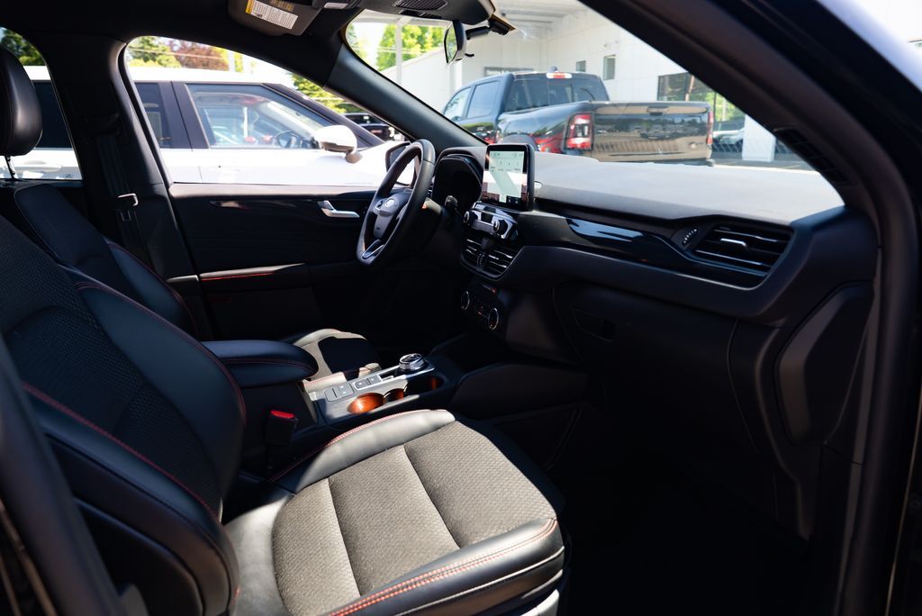 2025 Ford Escape ST-Line Select Milwaukie OR