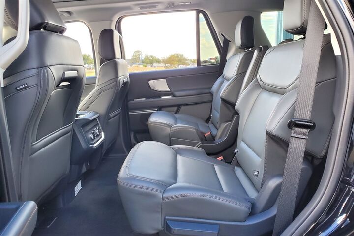 2025 Ford Expedition Active  TX