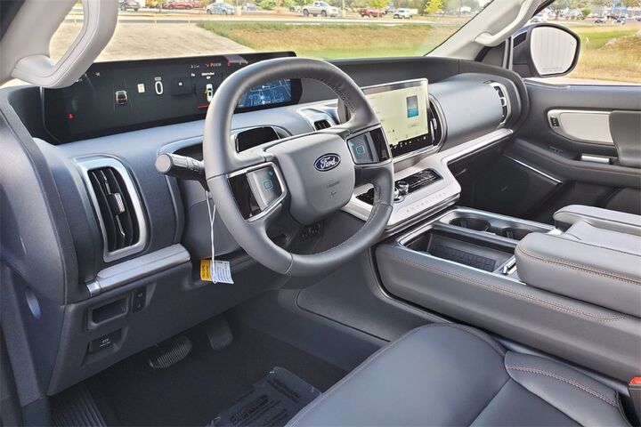 2025 Ford Expedition Active  TX