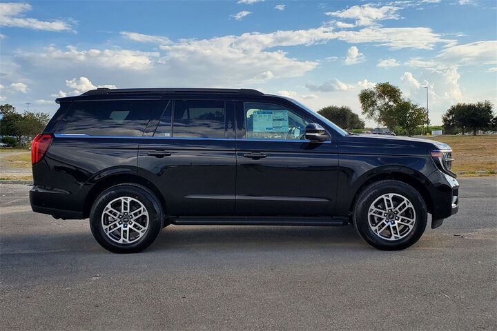 2025 Ford Expedition Active  TX