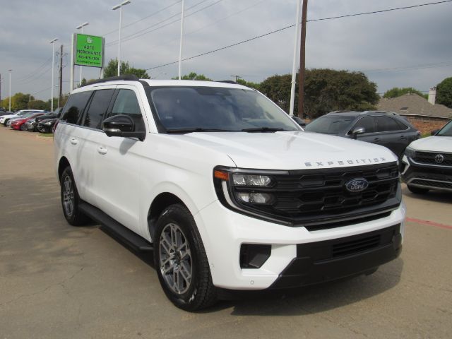 2025 Ford Expedition photo 4