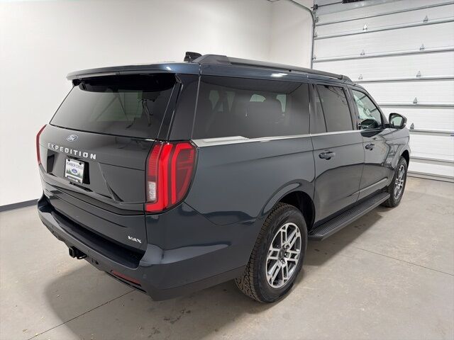 2025 Ford Expedition MAX photo 4
