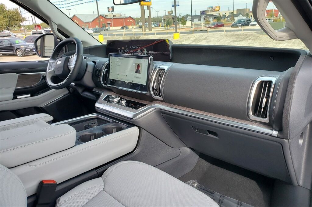 2025 Ford Expedition Max Platinum Hondo TX