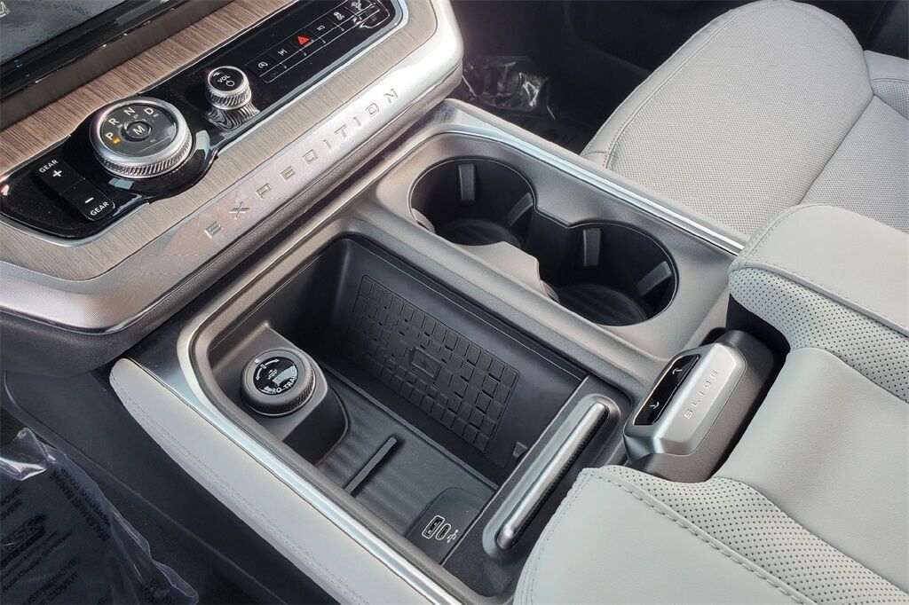 2025 Ford Expedition Max Platinum Hondo TX