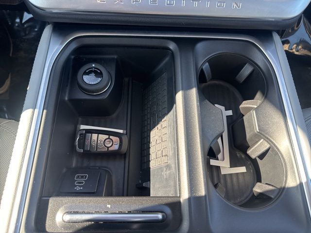 2025 Ford Expedition Max Platinum Random Lake WI