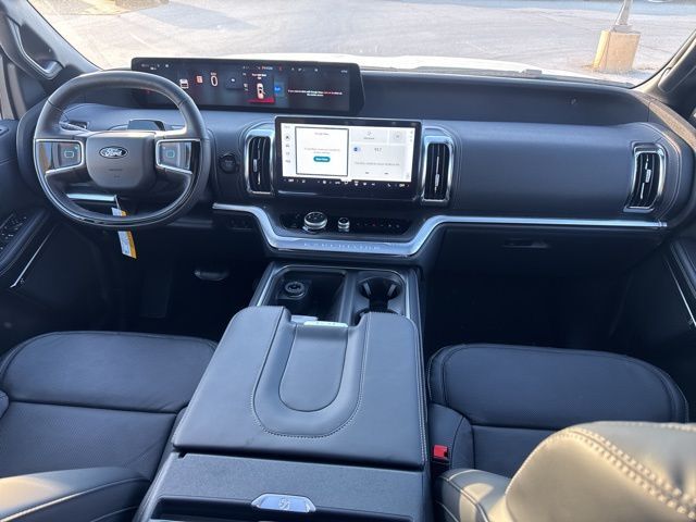 2025 Ford Expedition Max Platinum Random Lake WI