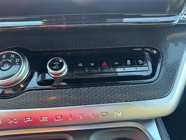 2025 Ford Expedition Max Platinum Random Lake WI