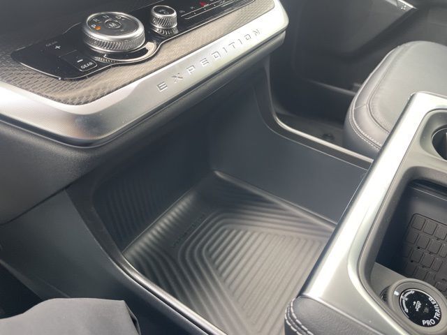 2025 Ford Expedition Max Platinum Random Lake WI