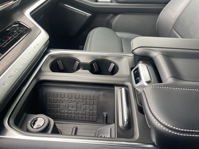 2025 Ford Expedition Max Platinum Random Lake WI