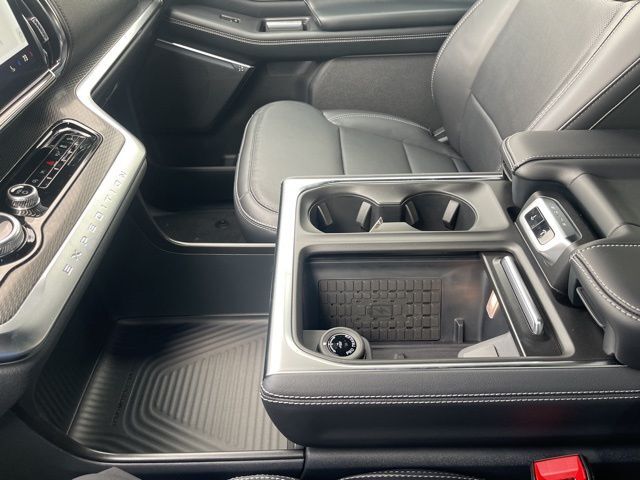 2025 Ford Expedition Max Platinum Random Lake WI