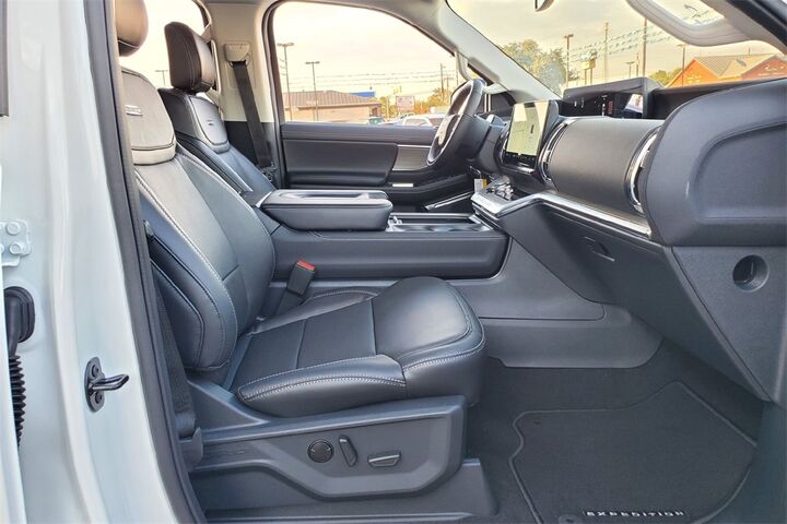2025 Ford Expedition Platinum  TX