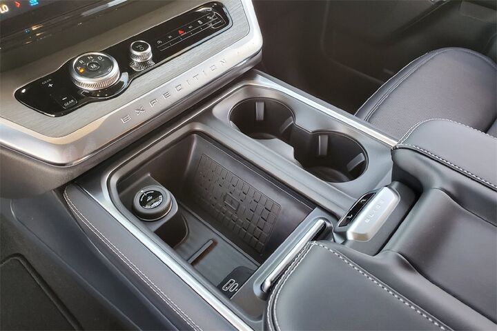 2025 Ford Expedition Platinum  TX