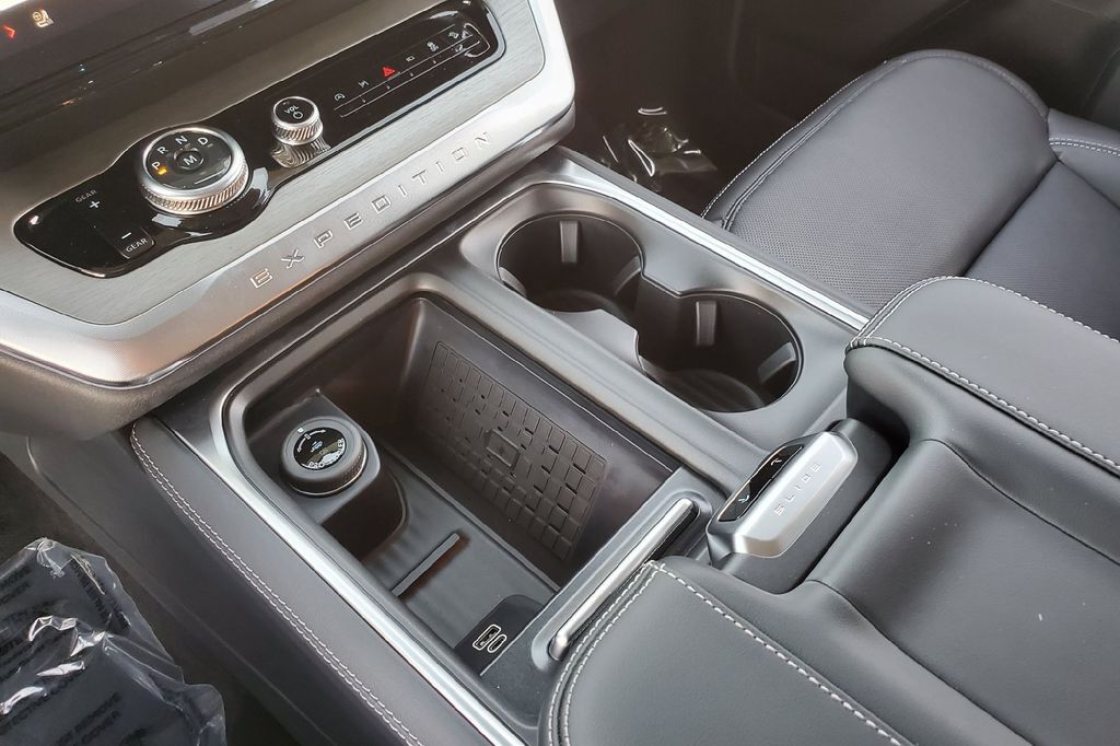 2025 Ford Expedition Platinum Hondo TX