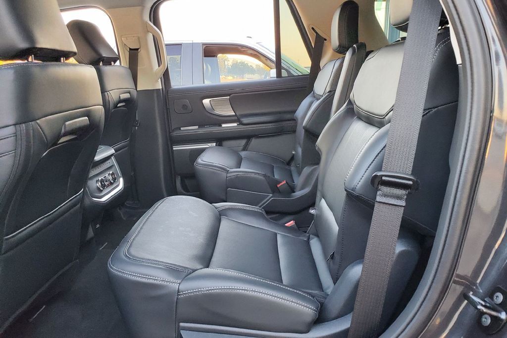 2025 Ford Expedition Platinum Hondo TX