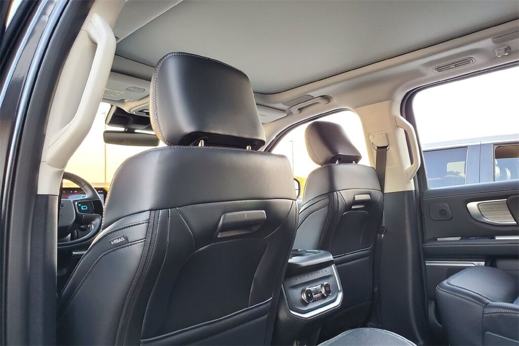 2025 Ford Expedition Platinum Hondo TX