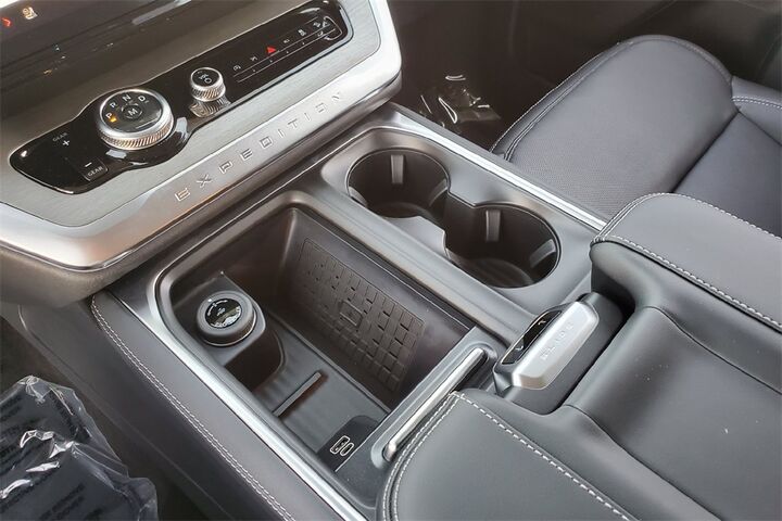 2025 Ford Expedition Platinum  TX