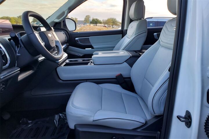 2025 Ford Expedition Platinum  TX