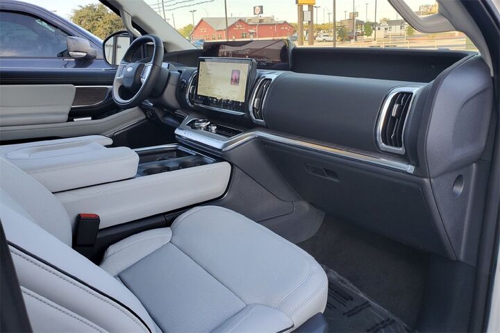 2025 Ford Expedition Platinum  TX