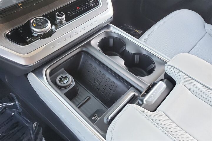 2025 Ford Expedition Platinum  TX