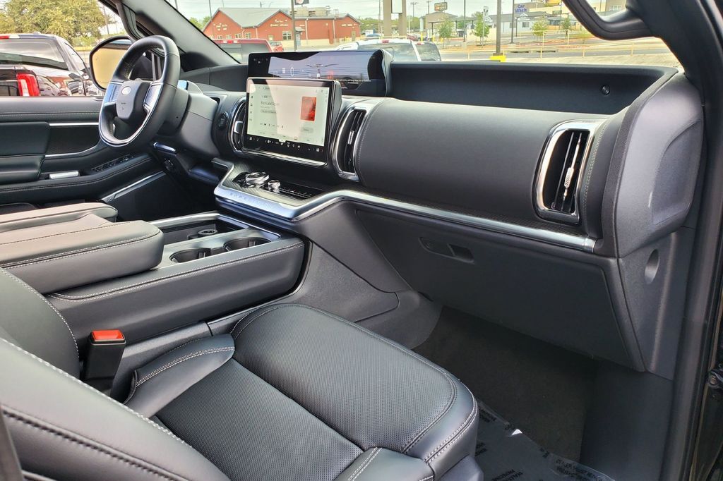 2025 Ford Expedition Platinum Hondo TX