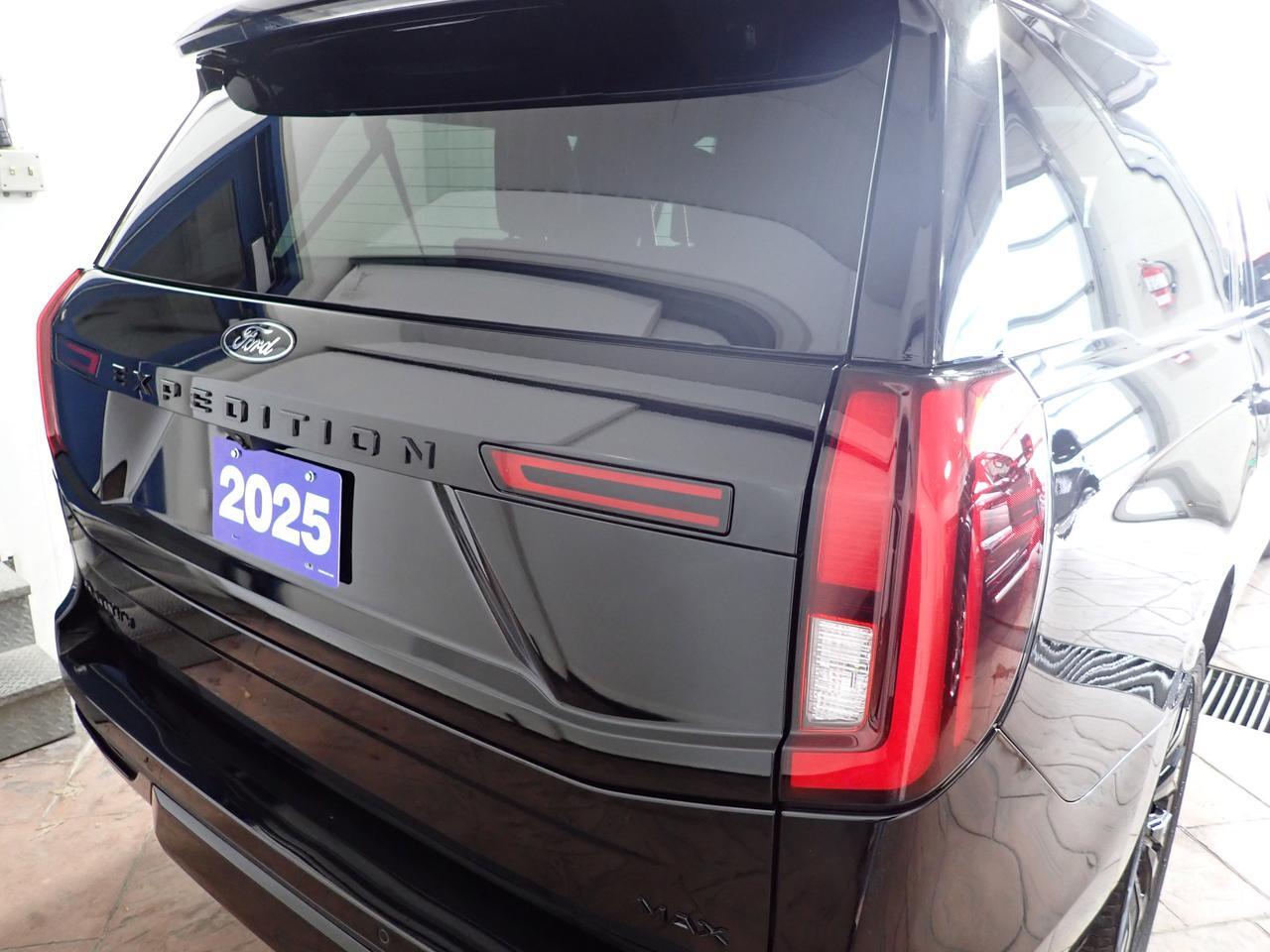 2025 Ford Expedition Platinum Max 4WD LEATHER NAVI SUNROOF BUCKET SEATS Listowel ON