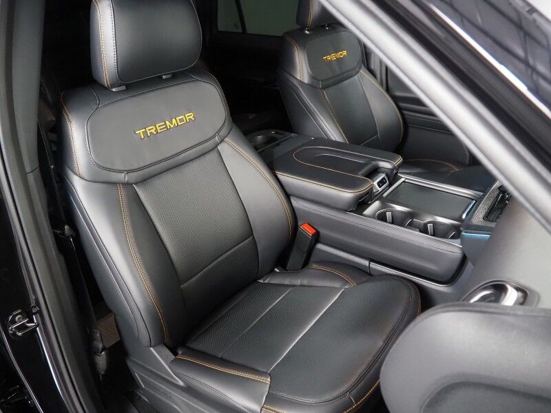 2025 Ford Expedition Tremor 4WD *NAVIGATION, ADAPTIVE CRUISE, SAFETY ALERTS, 360 VIEW CAMERAS, PANORAMA MOONROOF, LEATHER, CLIMATE SEATS, HEATED STEERING, 2ND ROW CAPTAINS, BANG & OLUFSEN, WIRELESS CHARGING, ANDROID & APPLE