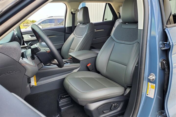 2025 Ford Explorer Active  TX