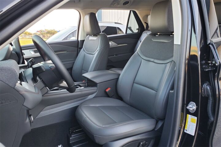 2025 Ford Explorer Active  TX