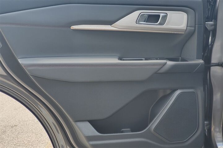 2025 Ford Explorer Active  TX
