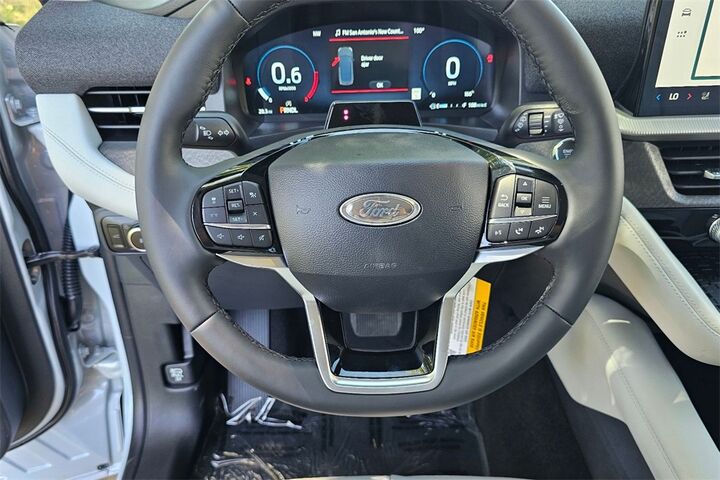 2025 Ford Explorer Platinum  TX