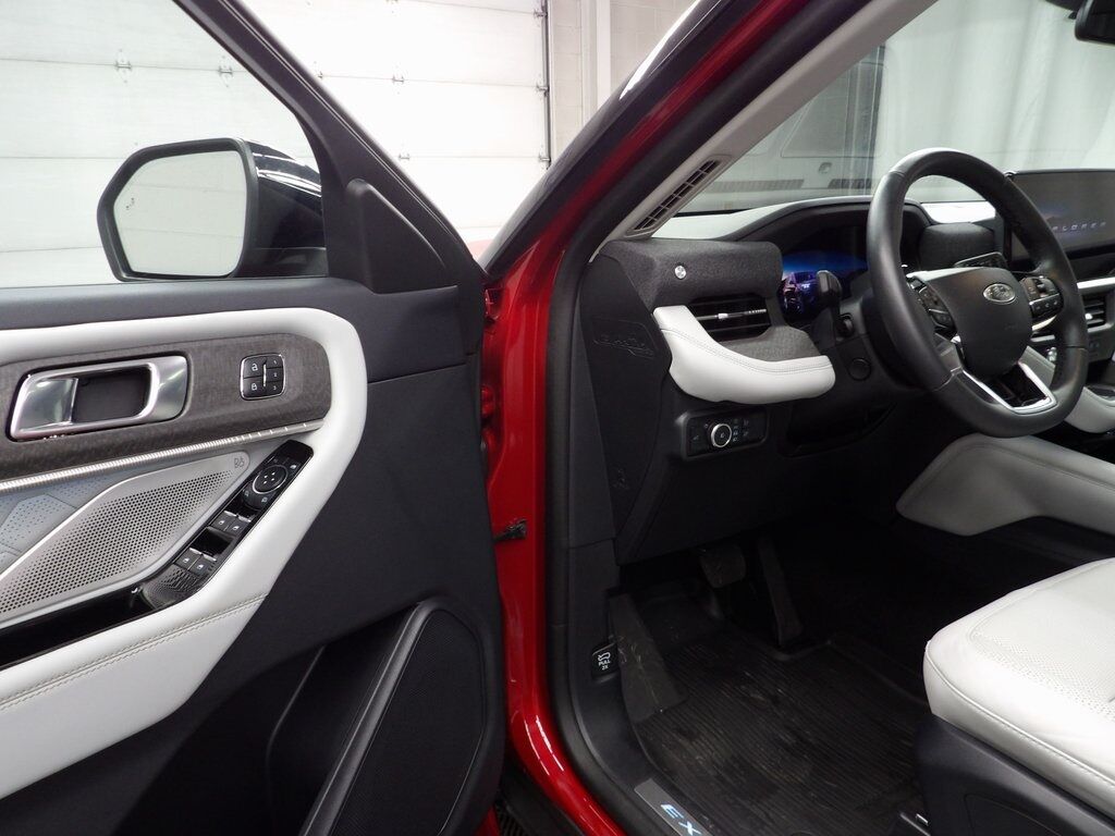 2025 Ford Explorer Platinum 4WD Fond du Lac WI