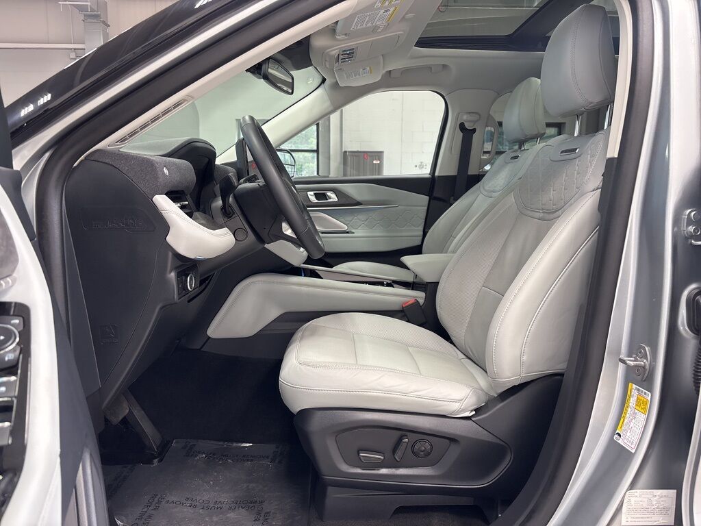 2025 Ford Explorer Platinum 4WD Minocqua WI
