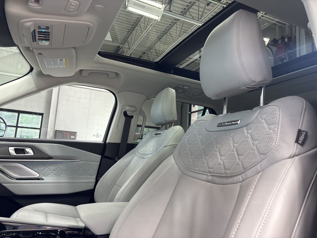 2025 Ford Explorer Platinum 4WD Minocqua WI