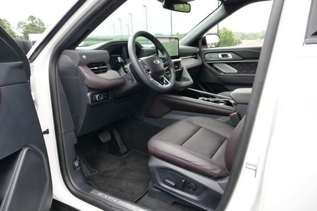 2025 Ford Explorer Platinum 4WD / Ultimate Package / Massage Seats! High Point NC