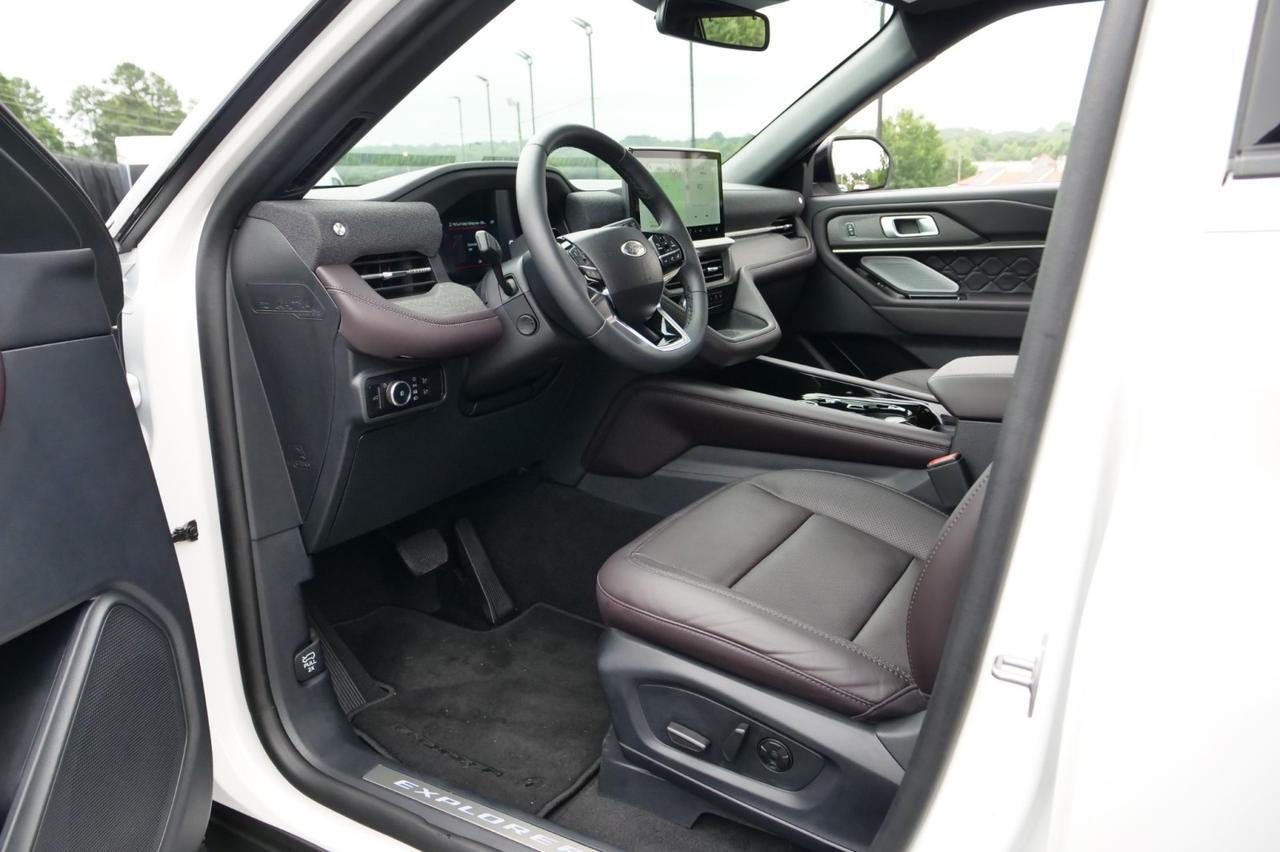 2025 Ford Explorer Platinum 4WD / Ultimate Package / Massage Seats! Lincolnton NC