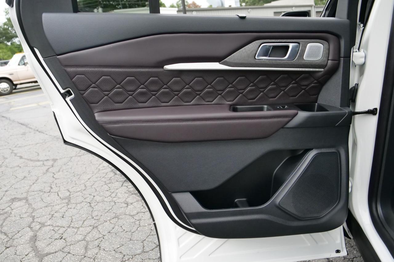 2025 Ford Explorer Platinum 4WD / Ultimate Package / Massage Seats! Lincolnton NC