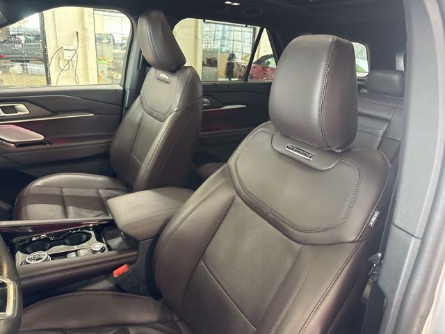 2025 Ford Explorer Platinum Random Lake WI