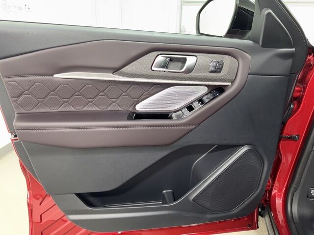 2025 Ford Explorer Platinum photo 8