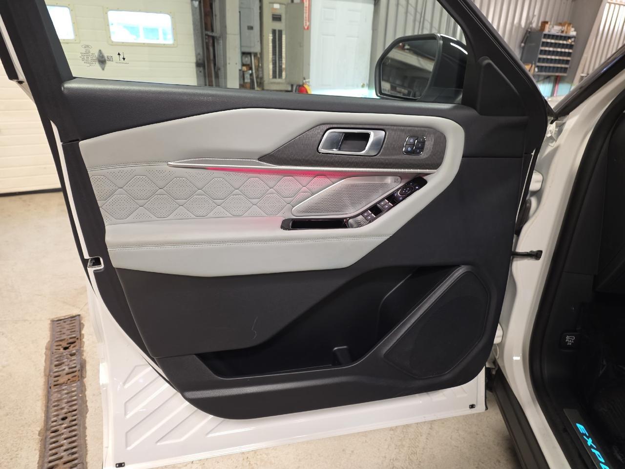 2025 Ford Explorer Platinum Sand Lake NY