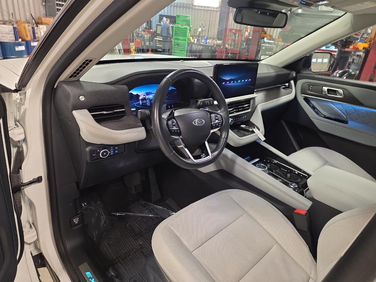 2025 Ford Explorer Platinum Sand Lake NY