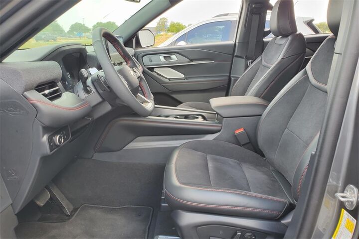 2025 Ford Explorer ST  TX