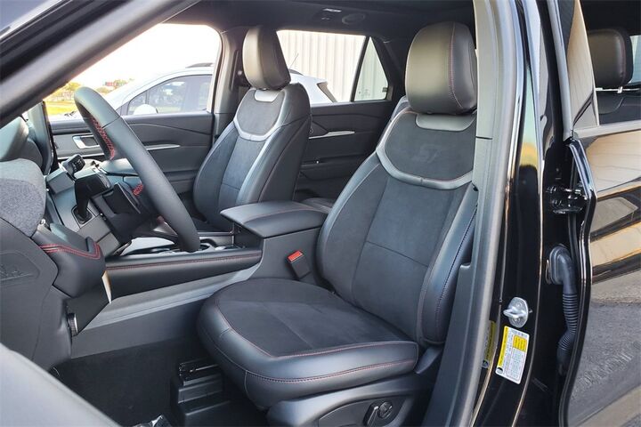 2025 Ford Explorer ST  TX