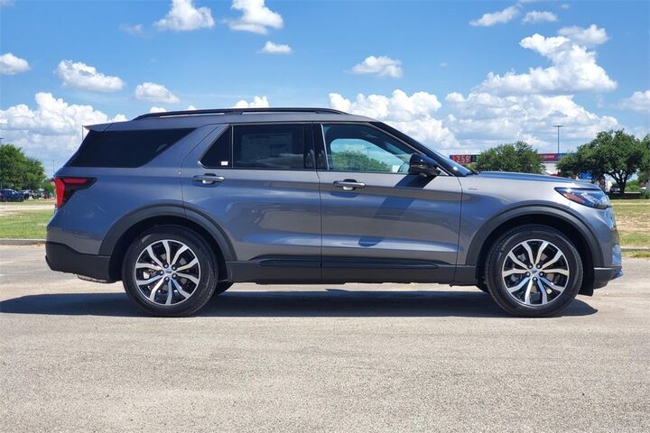 2025 Ford Explorer ST-Line  TX