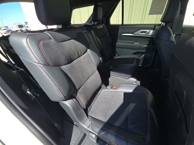 2025 Ford Explorer ST photo 3