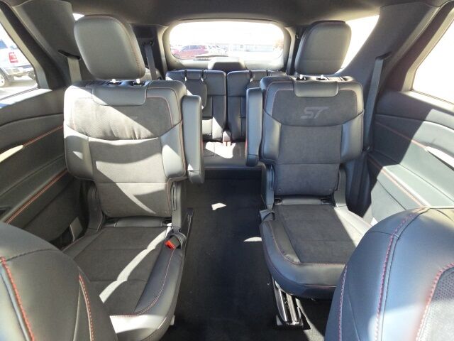 2025 Ford Explorer ST photo 17