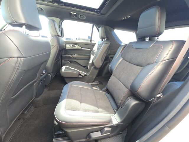 2025 Ford Explorer ST photo 2
